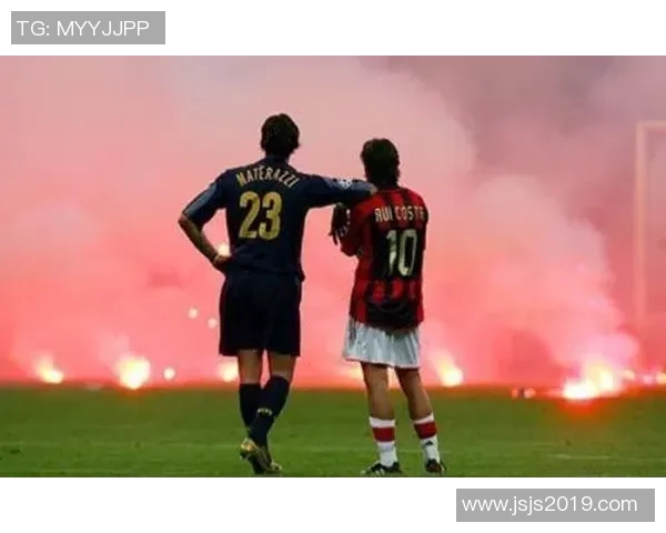 足球场上球星浪漫求婚 绿茵场见证爱与梦想的奇迹